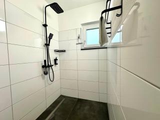 Luxx Home BC, Erleben Sie Biberach in diesem Stilvollem Bungalow mit Charme und Komfort - 1