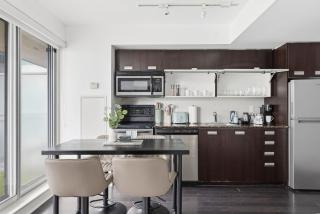 Modern 1BR in Liberty Village Walk Score 90 - 4