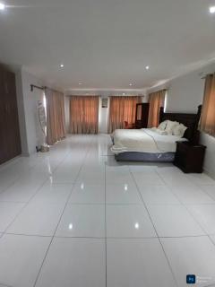 Nestled Comfort ensuit - 0