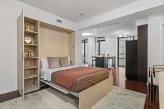 Designer Bay Street Condo Sleep 6 - 2