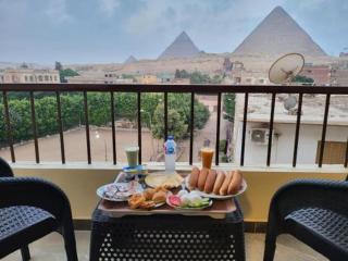 Queen Nefertiti -Pyramids view - 0