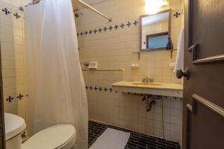 Suite for 4 , 1 Private Bathroom ,in the heart of Chapalita - 9