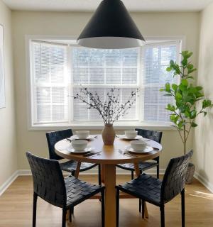 Large Home Sleeps 10 Beach & Downtown Dog Heaven - 8