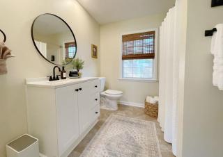 Large Home Sleeps 10 Beach & Downtown Dog Heaven - 4