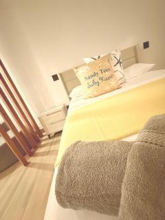 Josie Cozy Corner - 1