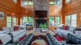 Hickory Ridge by AvantStay Sleeps 20 Incredible Private Elevated Cabin - 9