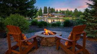 Klamath by AvantStay Premier Lakeside Cabin w Spa Fire Pit Lake Views - 8