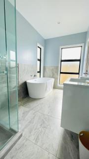 Entire 3Bedroom House, close to school, supermarket, and shopping center - 1