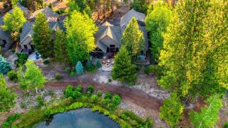 Klamath by AvantStay Premier Lakeside Cabin w Spa Fire Pit Lake Views - 0