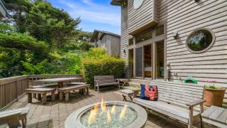 The Castle Rock Estate by AvantStay Steps From Arch Cape beach w Hot Tub Sauna - 7