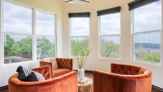 Hudson by AvantStay Magnificent Home w Beautiful Views Multiple Living Areas Pool Games - 5