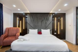 WATER VIEW 3 BEDROOM APARTMENT WITH JACUZZI PARKING WiFi NETFLIX POOL - 0