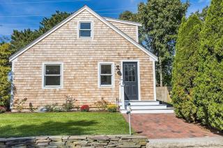 Cozy Luxury Cape Cod Villa- 5 min to Beach! - 0