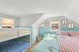Cozy Luxury Cape Cod Villa- 5 min to Beach! - 6