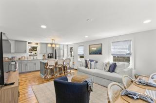 Cozy Luxury Cape Cod Villa- 5 min to Beach! - 5