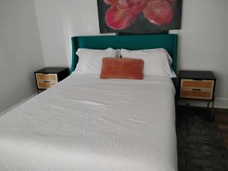 Comfortable 3BR Home Near Downtown - 2