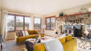 3.5-Acre 5BDR Rereat w Views Pool Hot Tub Fire Pit Gable by AvantStay - 9