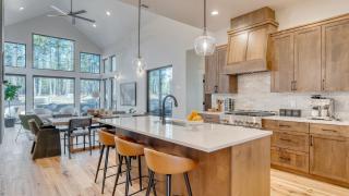 Grand Fir by AvantStay Hot Tub and Firepit - 6