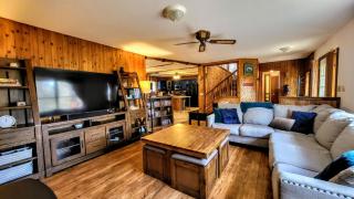 The Wooden Nest by AvantStay Deck Big Yard w Hammocks Fire Pit - Long Pond - 7