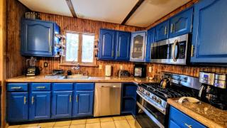 The Wooden Nest by AvantStay Deck Big Yard w Hammocks Fire Pit - Long Pond - 4