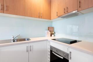 Comfortable Loft Living in Footscray - 1