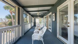 Sandpiper by AvantStay Gorgeous Beachside Home w Spacious Yard Chic Design - 4