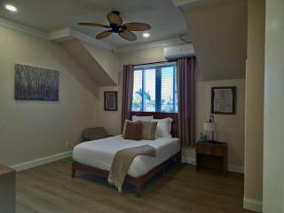 Tropical Oasis Townhouse Minutes from Airport & Beach - 3