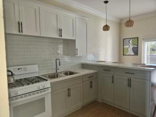 Tropical Oasis Townhouse Minutes from Airport & Beach - 2