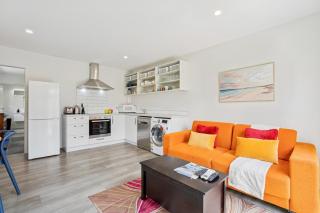 Private Studio in Sunny Suburbs - 7