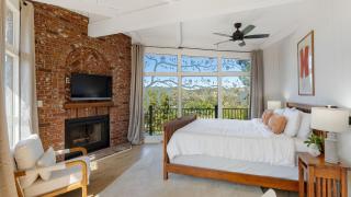 Designer Retreat w Pool Firepits Panoramic Views The Lake House at Malibu - 6