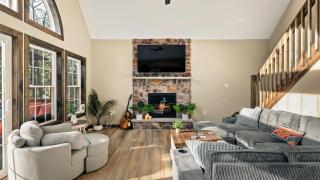 Lakeview Sunset Heaven by AvantStay Waterfront Home • Hot Tub Game Room Discounted Ski Tickets - Blakeslee - 4