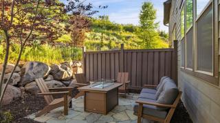 Abigail Drive Year-Round Retreat w Hot Tub Near Trails Historic Main St - 6