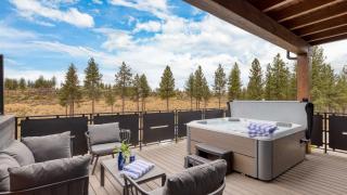 Aerie Luxe 4 Unit Buyout 10BDR Mins to Old Bend Hot Tub Mountain Views - 6