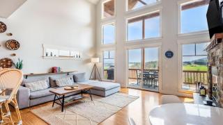 Private Retreat w Hot Tub Amazing Views Game Room Silver Spoon by AvantStay - Leicester - 9