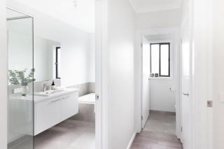 King Bed, 3 Beds, 2 bath, Sleeps 6 - 5