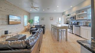 Sleeps 31 2 Homes w Boat Dock Waterfront Pool Laguna Village Getaway - 2