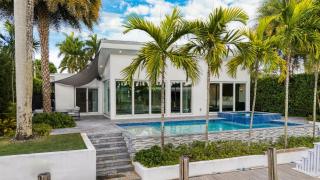 Luxury Waterfront Home w Pool Hot Tub Dock Near Las Olas Gulfstream - 0