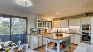 Coastal escape w balcony firebowl ocean views near Manzanita Sunset House by AvantStay - 1