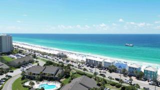 Pool 5 Min Walk to Beach Game Room Parking - 5
