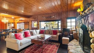 Shoreline Lakehouse by AvantStay - 1