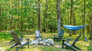 PoolHot Tub Firepit Near Hikes Shops Dining Cragswood Lodge by AvantStay - New Paltz - 7
