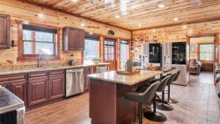 Boon by AvantStay 40-Guest Luxe Smokies Retreat - Sevierville - 4