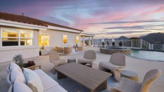 Pool Views Hot Tub Fire Pit Arcade Vista Clara by AvantStay - 4