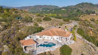 Pool Views Hot Tub Fire Pit Arcade Vista Clara by AvantStay - 9