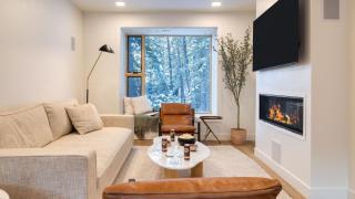 Parkview Mountain House Luxury Ski Home w Hot Tub Near Trails Downtown - 5