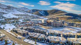 The Ridge at Canyons Village by AvantStay Stunning Slope-Side Condo w Hot Tub - 8