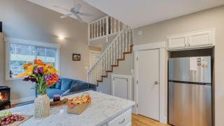 Cozy Cannon Beach Home Near Haystack Rock Downtown Steps from the Sea by AvantStay - 2