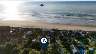 Royal Canoe by AvantStay Walk to the Shore Private Yard - 6