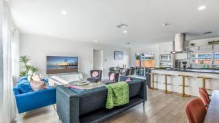 Pool Hot Tub Putting Green near Deerfield Beach Oasis on Fourth by AvantStay - 3