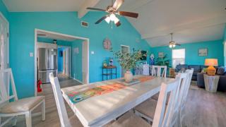 Coastal Retreat w Pool BBQ Sunset Views Beers and Sunshine by AvantStay - 4